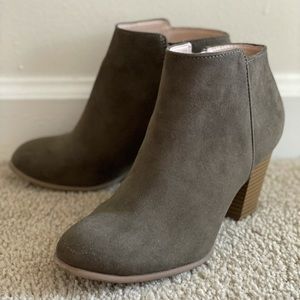Old Navy Booties Women’s Size 7 ~ Olive Green